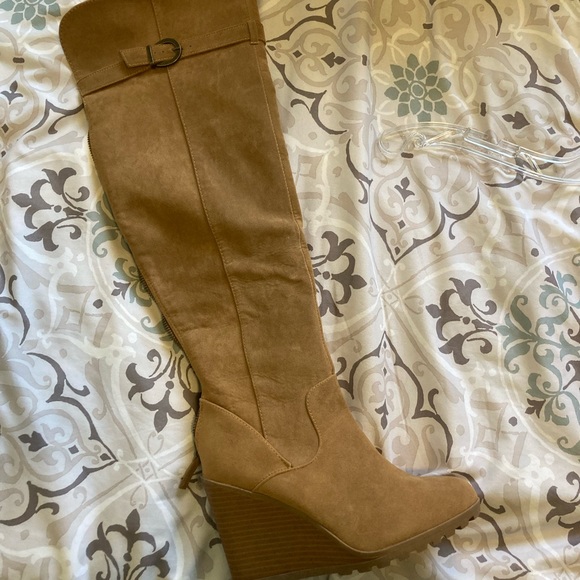 Havannah Wedge Boots - Picture 3 of 6